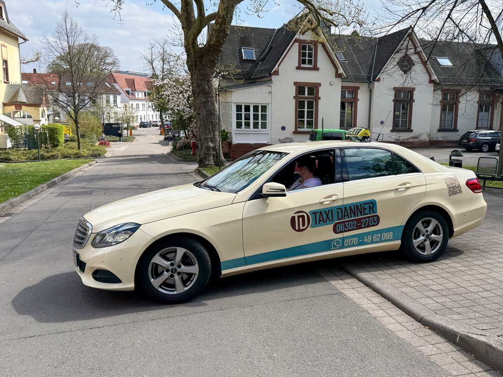 Taxi Doris Danner macht Krankenfahrten